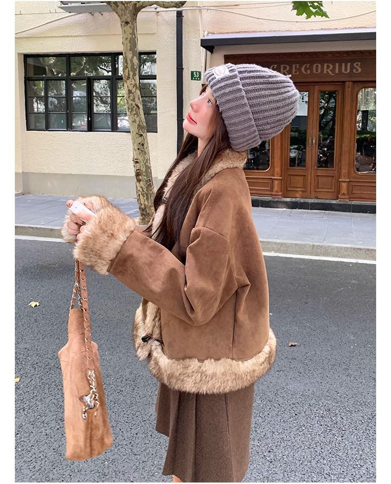 Women's Retro Suede Fur-Trim Horn Buckle Jacket - 2025 Autumn/Winter Collection