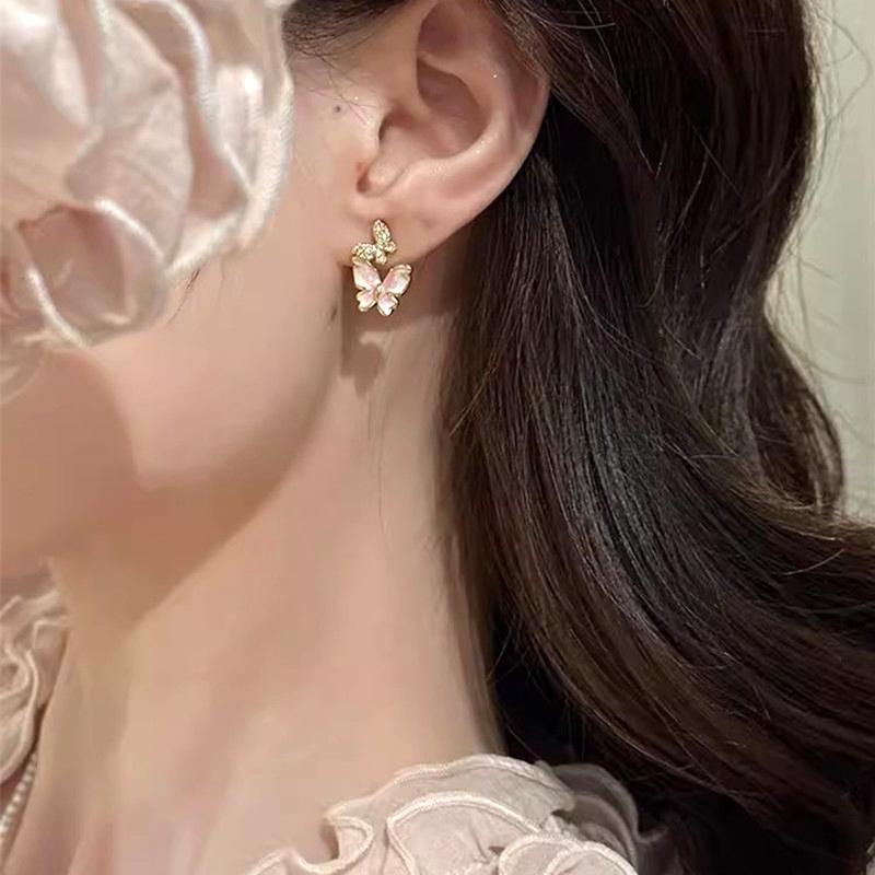 Sweet Pink Butterfly Stud Earrings for Women Newly Designed Romantic Earrings Gold Color Exquisite Fashionable Jewelry