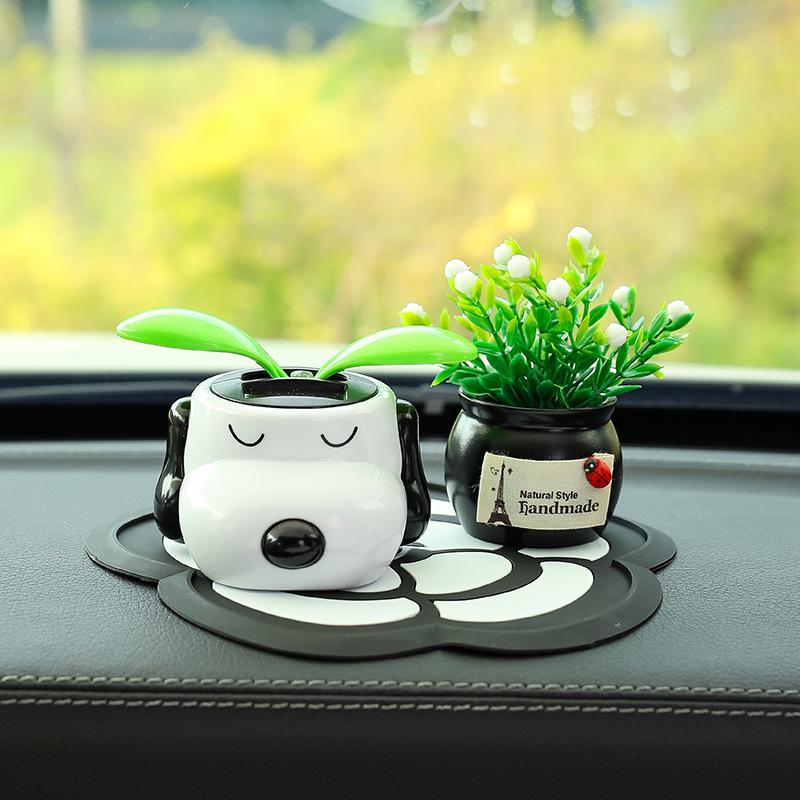 Solar-Powered Waving Sunflower Car Ornament - Cartoon Interior Decoration Accessories for Women