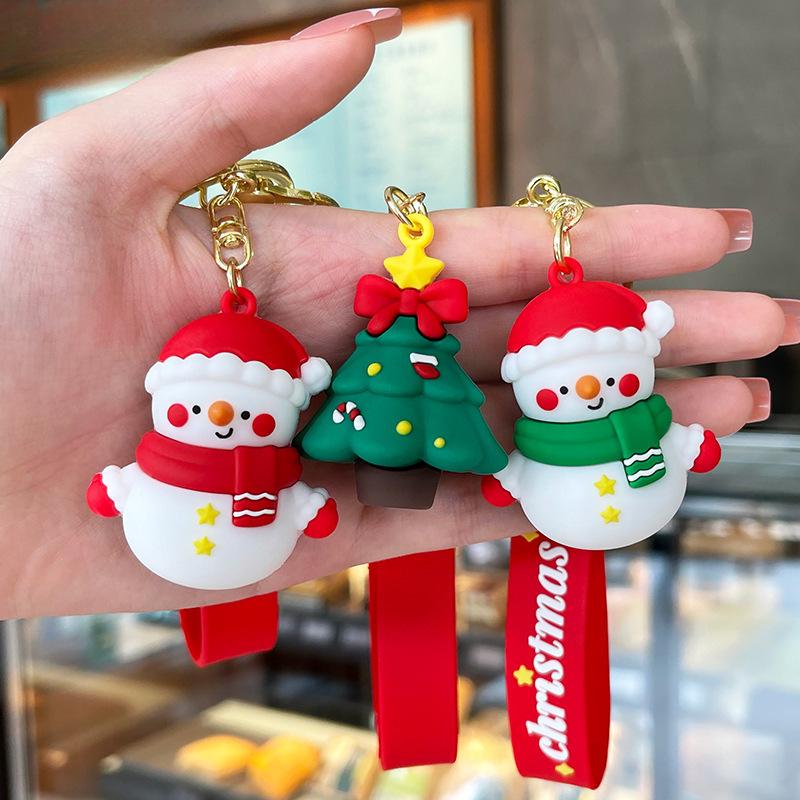 Adorable Snowman Keychain: Cartoon Pendant for Car or Backpack, Perfect Christmas Gift