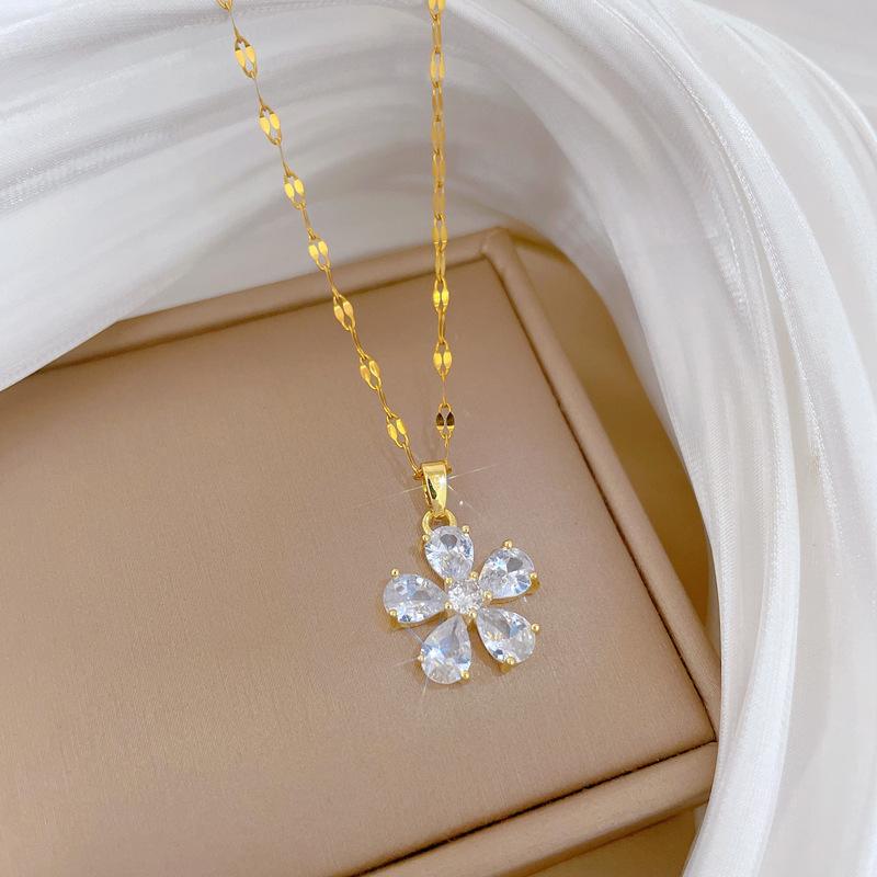 Five-Petaled Flower Light Luxury Temperament Gorgeous Full Diamond Necklace Female Versatile Collarbone Chain Titanium Steel Chain