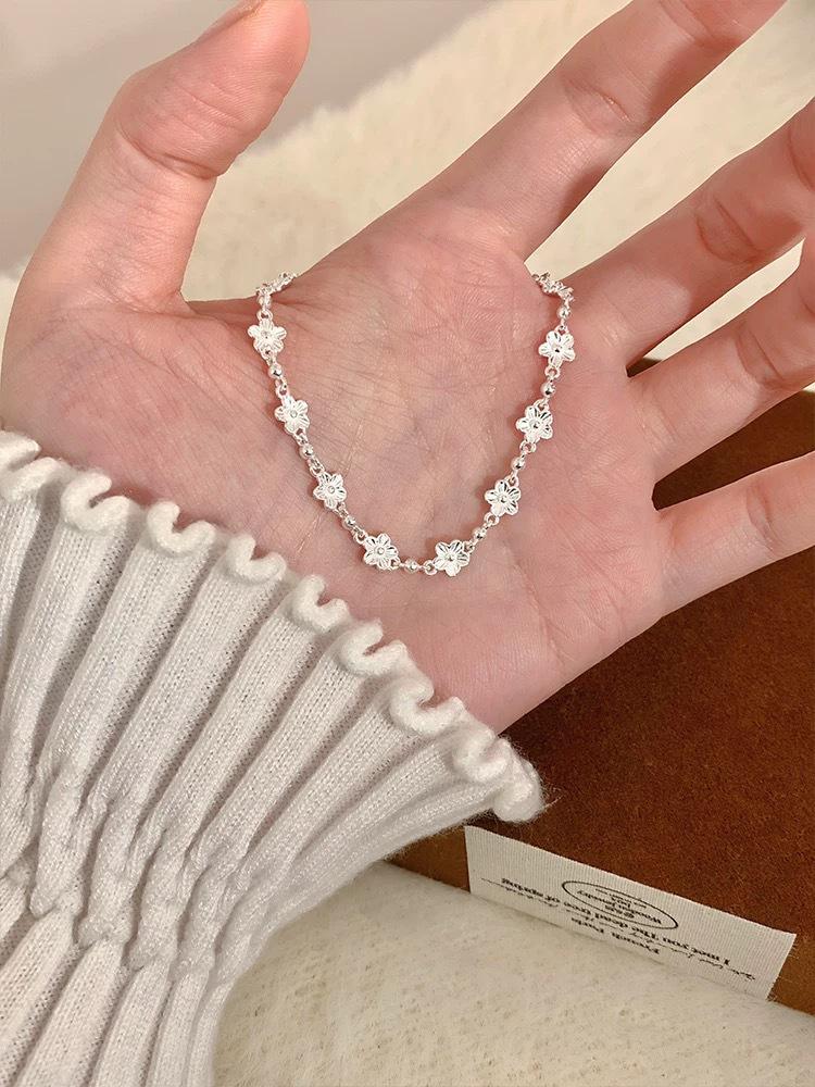 Элегантный Цветочный Браслет с Цветами Сливы 2026 для Женщин - Легкая Роскошь Нишевый Дизайн