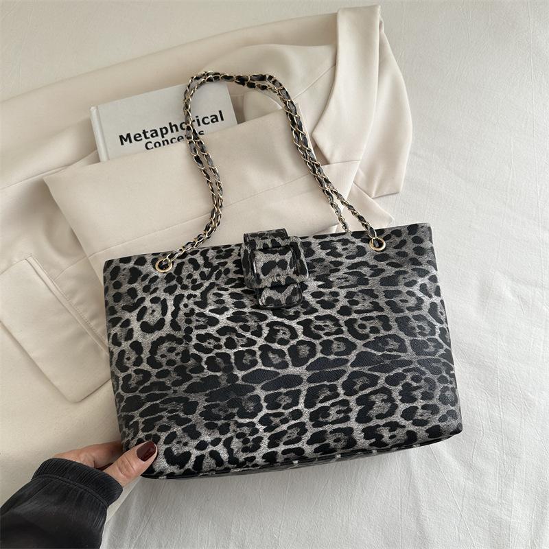 2025 winter new fashion leopard print shoulder bag underarm bag high value tote bag
