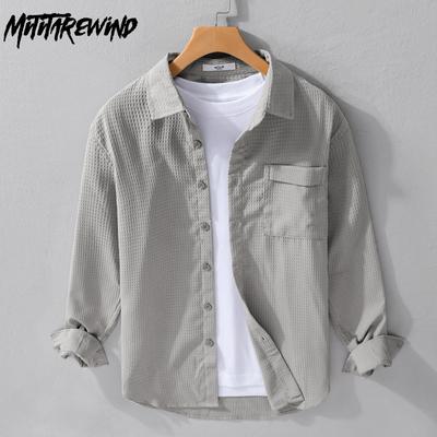 Frühling und Sommer Einfarbig Langarm Herren Hemd Tasche Freizeithemd Umlegekragen Waffelstruktur Hemd Einfacher Stil Herrenbekleidung