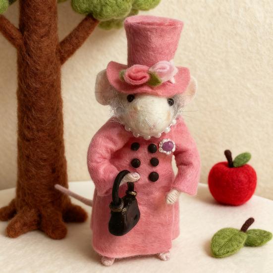 Christmas Felt Mouse Cute Felt Mouse Lady Figurine Needle Felted Mouse Ornament for Festive Holiday Tabletop Mantel Desk Decoration