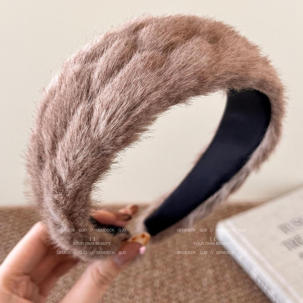 2026 Autumn/Winter Plush Wide-Brimmed High Skull Headband: Luxury Women's Hair Accessory
