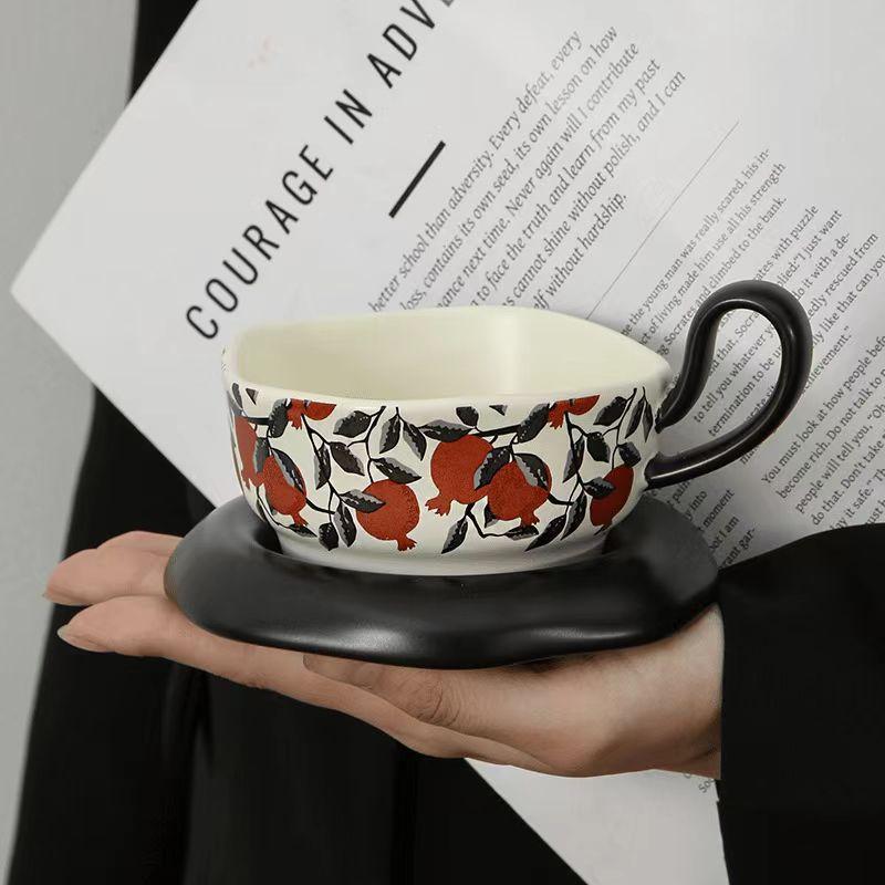 Handbemaltes Unterglasur-Keramik Chinesischer Stil Kaffeetassen- und Untertassenset Nachmittagstee Tassen und Untertassen Retro Tassen