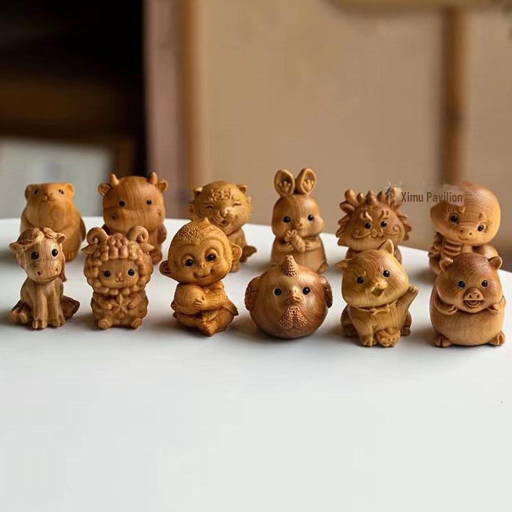 Handheld Zodiac Animal Thuja Wood Carvings: Cute Office Desk Healing Gifts