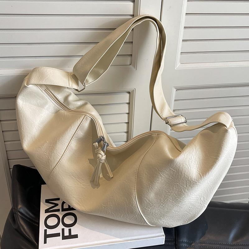 Large capacity bag women's autumn and winter new retro shoulder messenger bag niche texture women's dumpling bag