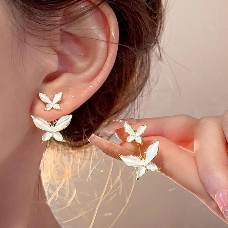 Elegant French-Inspired Butterfly Earrings: Chic & Fresh Design белый