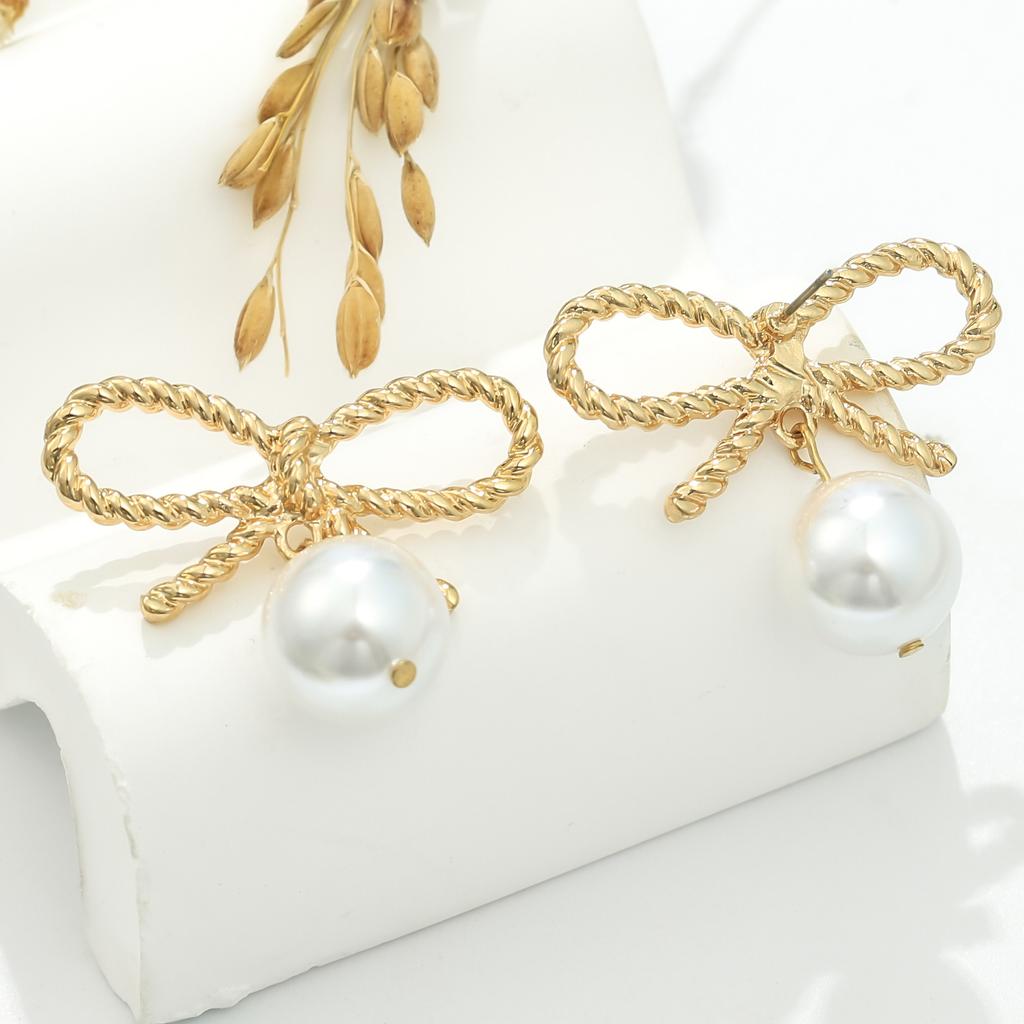 Retro Personality Hollow Bow Design Sense Imitation Pearl Stud Earrings Exaggerated Temperament Versatile Earrings