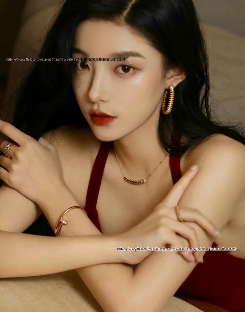 Gold Bullet Rivet Necklace with Star Clavicle Chain - Fashionable Pendant for Women