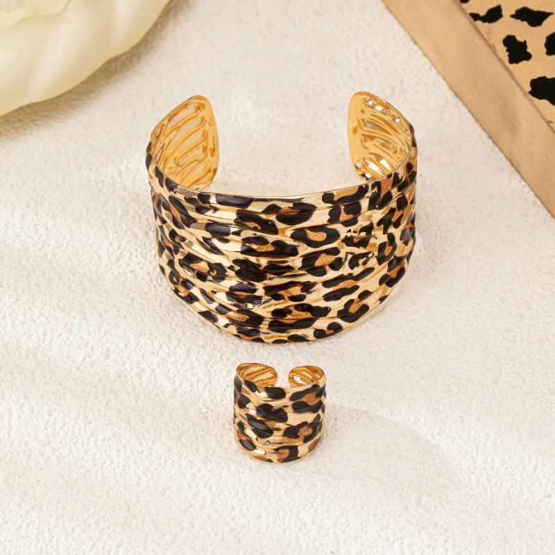 

Преувеличенный по характеру леопардовый принт геометрический неправильный набор браслетов и колец для женщин, подходящий для вечеринок и улиц