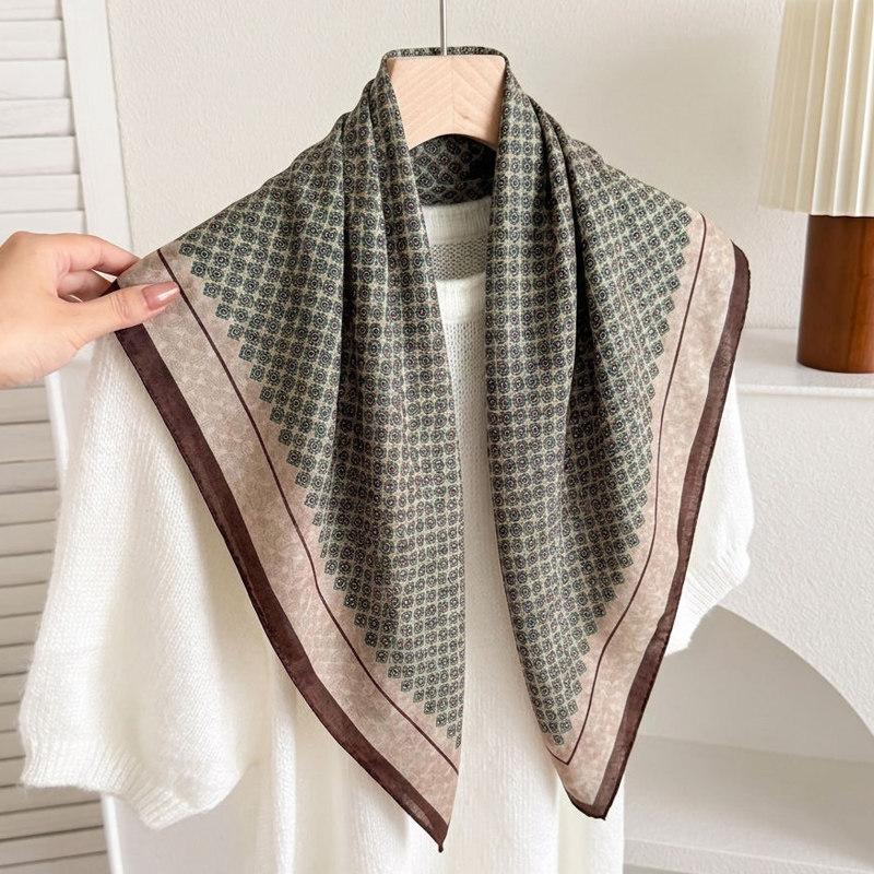 Light luxury retro 71 new double-sided heterochromatic small square scarf women's spring and autumn fashion versatile scarf neck protection decorative