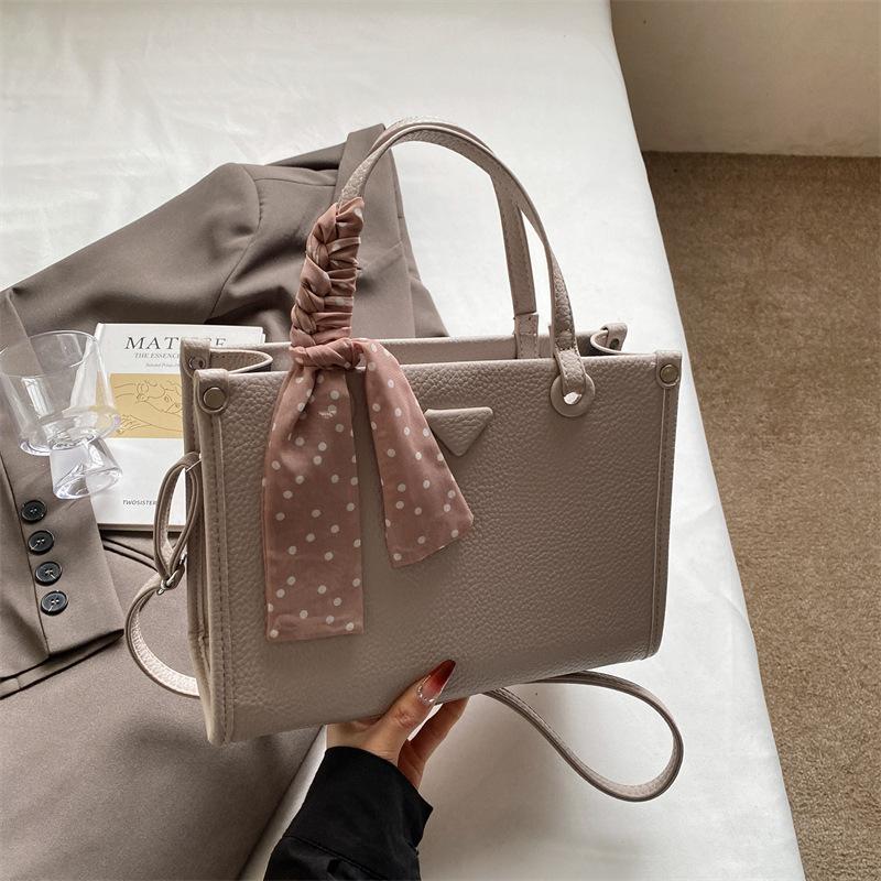 Large-capacity bag women's versatile new casual messenger bag women's portable work commuter tote bag