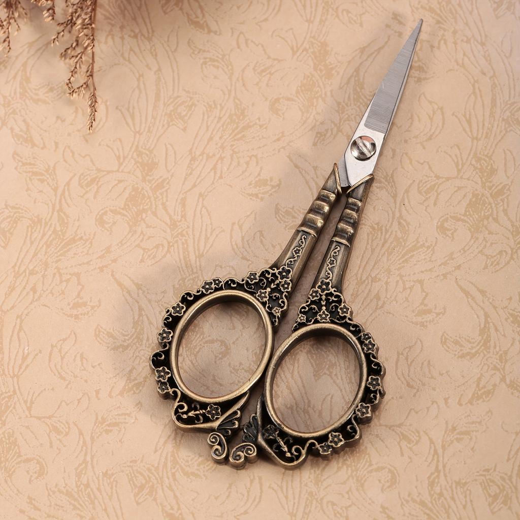 Vintage Embroidery Scissors For Women's Eyebrows And Eyelashes, With A 4.7-inch Petal Design. Sharp Fabric Cutting Scissors, Stainless Steel Nose