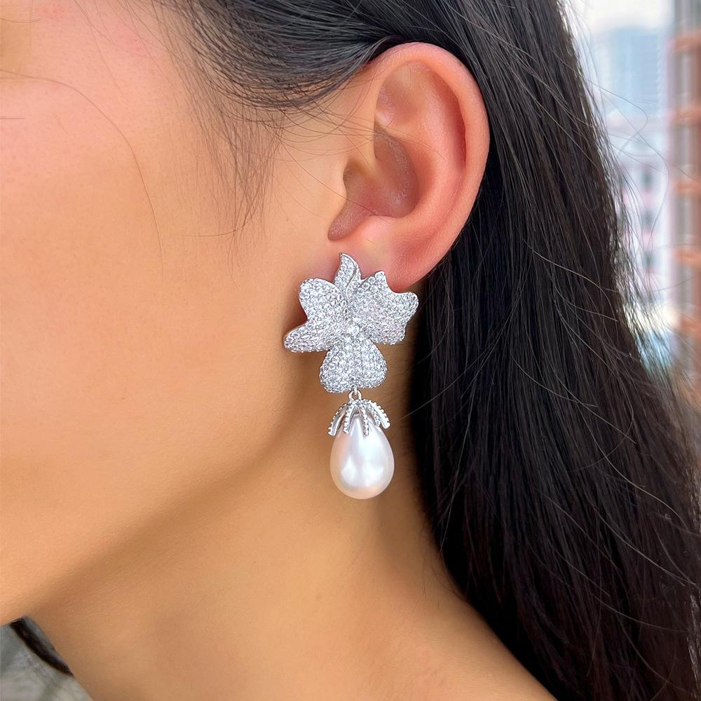 Needle Elegant Pearl Zircon Flower Earrings Full Diamond Maple Leaf Shell Pearl Earrings Atmospheric Earrings