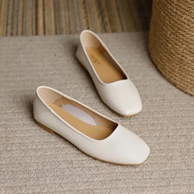 Chaussures simples pour femmes à fond plat en cuir souple 2024 printemps et automne nouveau à bouche peu profonde chaussures simples pour femmes confortables en cuir souple à semelle souple chaussures de mère w