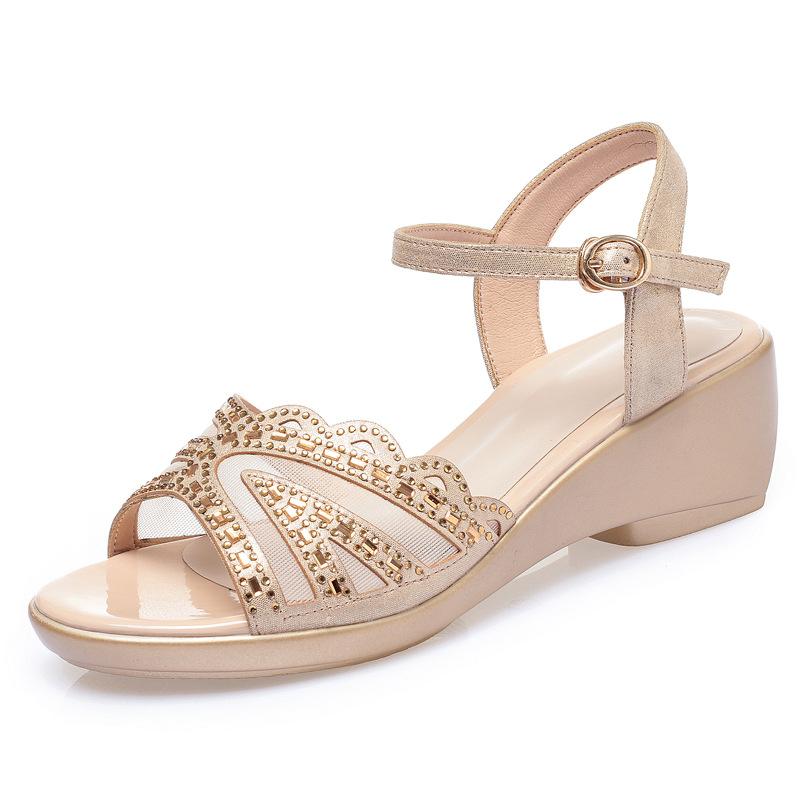 Summer New Mom Sandals Fashion Soft Leather Slope Heel Flat Shoes Anti slip and Comfortable Women's Large Size Sandals