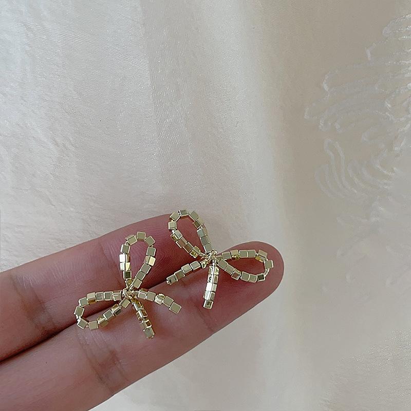 Sparkling Metal Bow Earrings Women'S Niche Design Personality Simple Temperament Versatile Fashion Earrings
