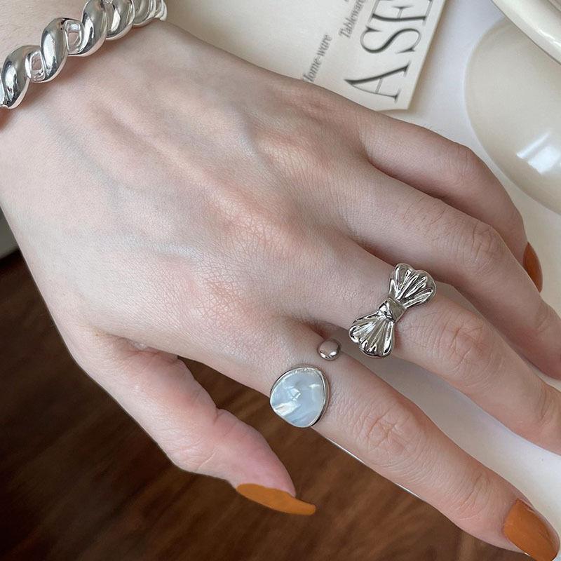 Fashionable Unique Design Butterfly Bow Shell Ring For Women Crafted From Durable Material Copper
