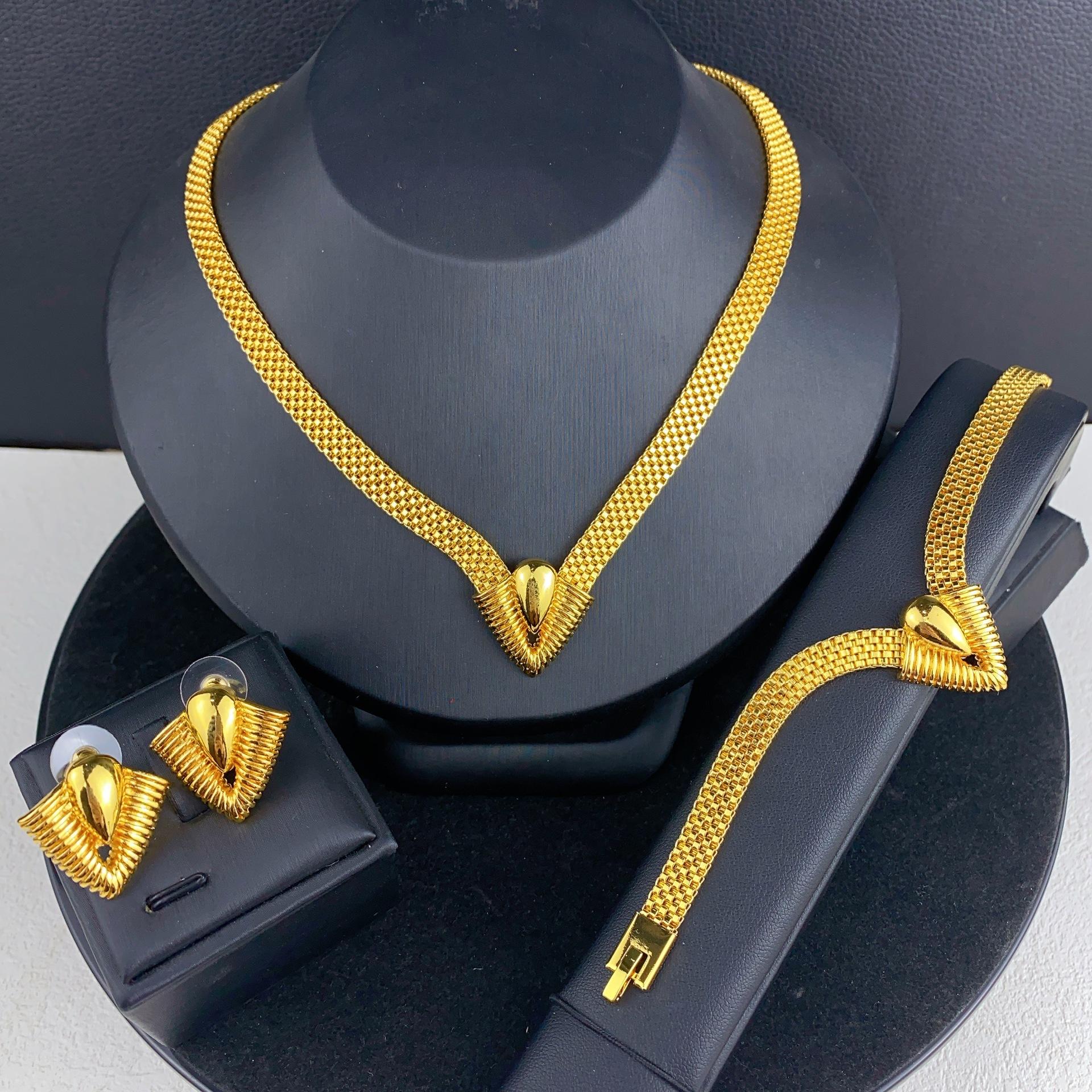 2026 Middle East Dubai Jewelry Premium Necklace Earrings Bracelet Three-piece Set Indian Bridal Necklace 45cm