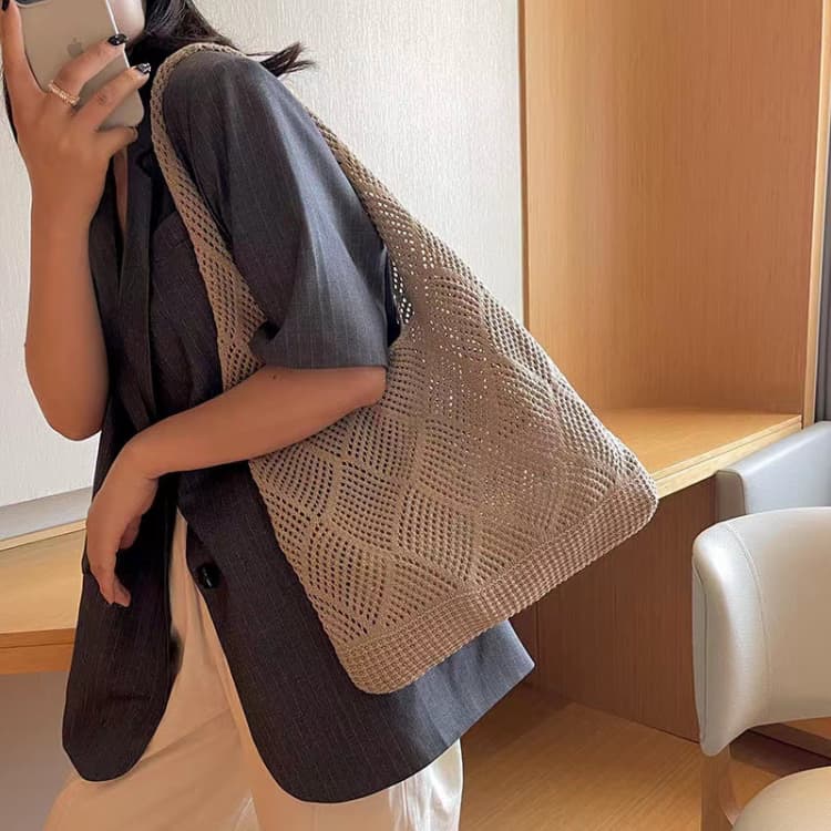 New women's hollow knitted handbag beach bag