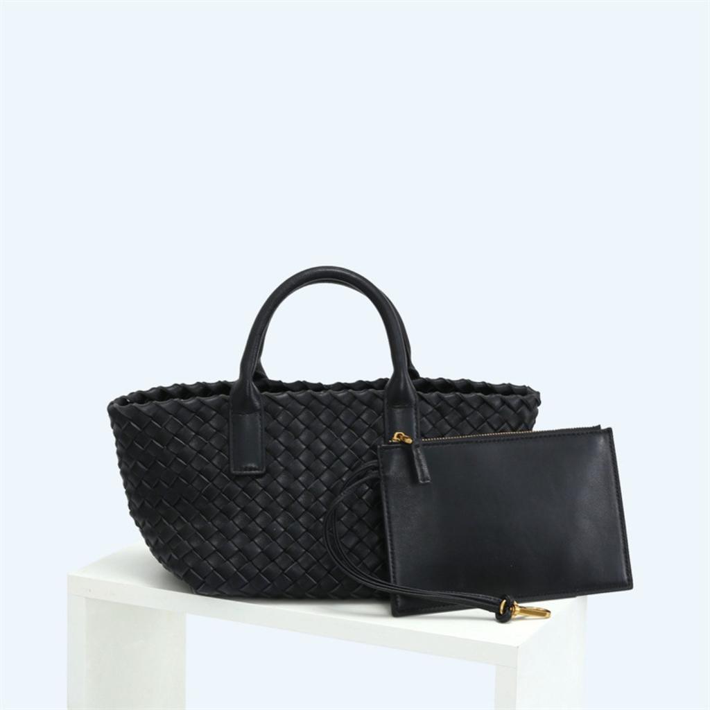 Fashion new lambskin hand-woven handbag wholesale casual versatile vegetable basket genuine leather women's bag messenger bag