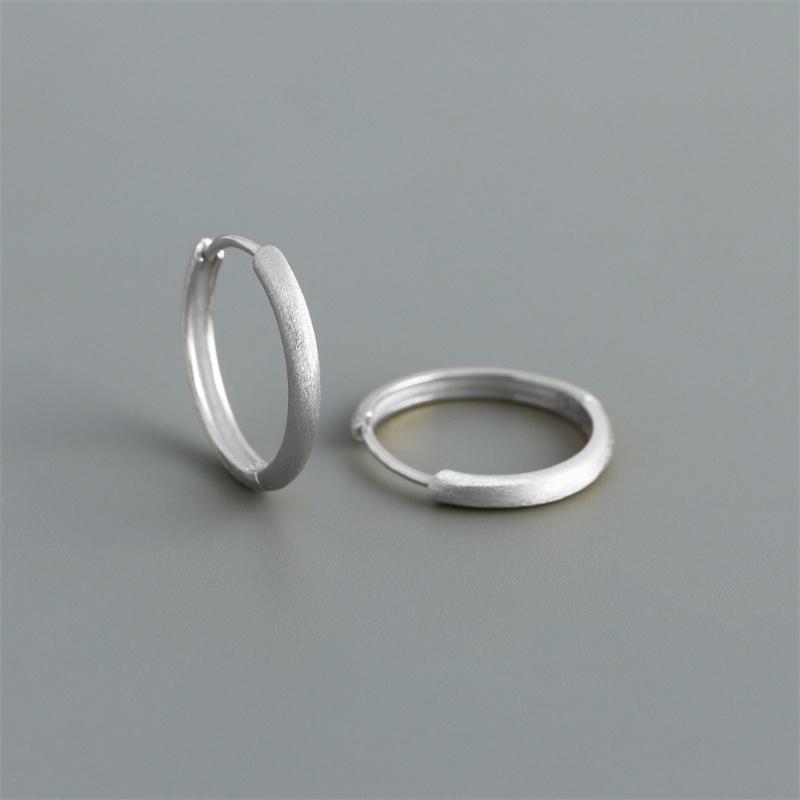WANTME Pendientes de Aro Huggies Minimalistas Mate Góticos Unisex de Plata 925 para Mujeres Hombres Joyería de Hebilla para Oreja Piercing