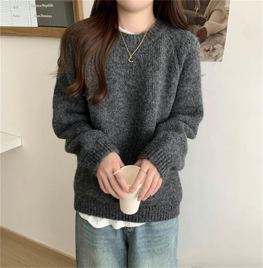 Soft Round Neck Pullover Sweater - Women's Autumn/Winter Loose-Fit, Solid Color Knitted Top with Long Sleeves
