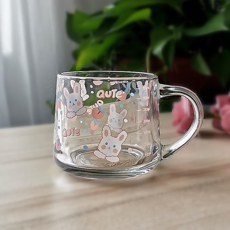 Cupa de lapte drăguță din sticlă cu pai de desene animate, cu capac și linguriță, cadou personalizat.
