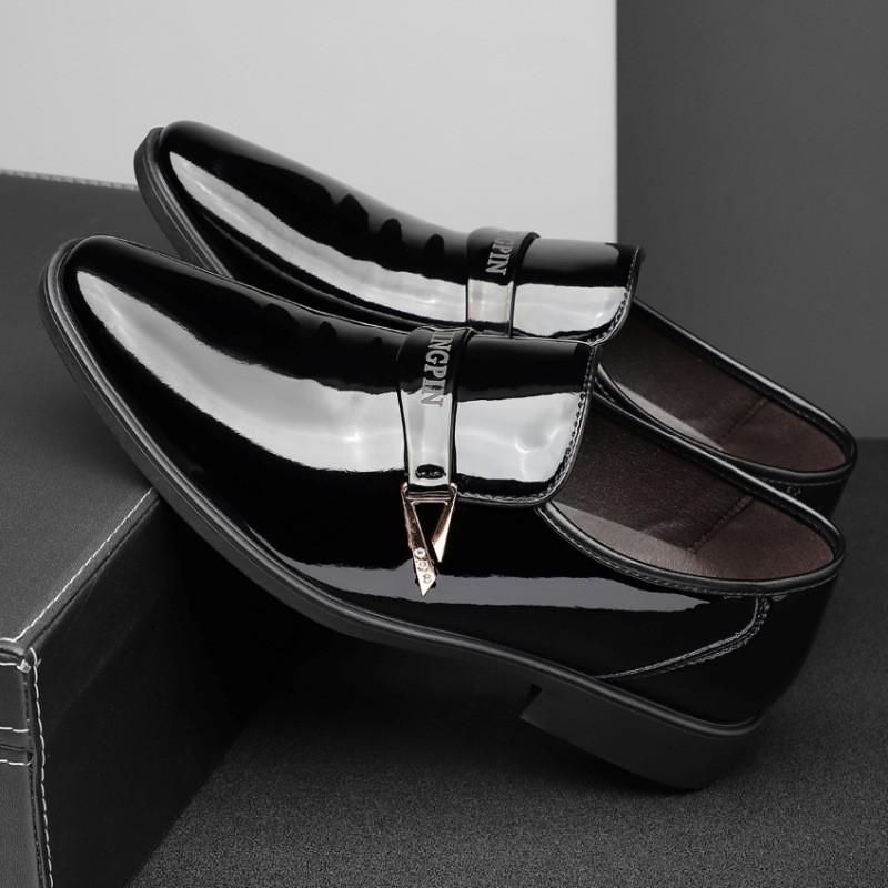 Fashion New White Brown Loafers Men's Pointed Patent Leather Casual Shoes Wedding Dress Homecoming Footwear Zapatos Hombre