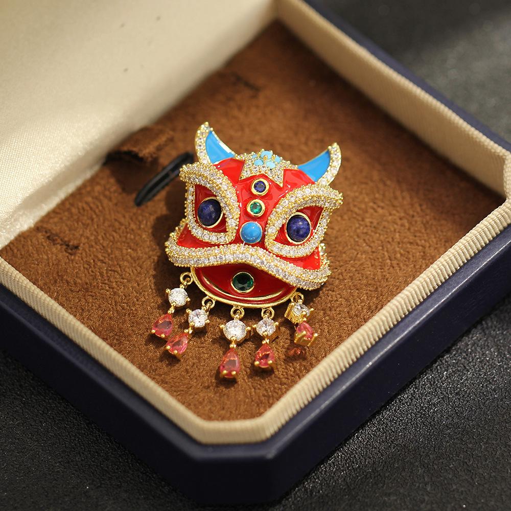 Guochao Lion Dance Brooch High-end Women's Niche Design Sense Creative Pin Light Luxury Temperament Corsage Coat Suit Accessories