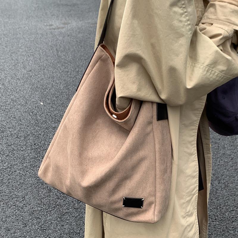 Retro Matte Niche Underarm Bag 2025 New Versatile Women's Bag Popular Shoulder Messenger Bag Fashion Tote Bag