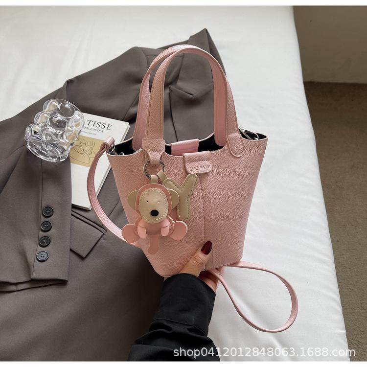 Litchi Pattern Foreign Gas Bucket Bag 2025 New Popular Handbag High-end Shoulder Bag Fashionable Commuter Messenger Bag