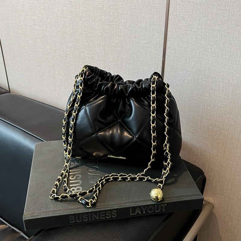 Summer rhombus embroidery thread small bag women's 2025 new foreign style versatile chain messenger bag fashionable super fire bucket bag