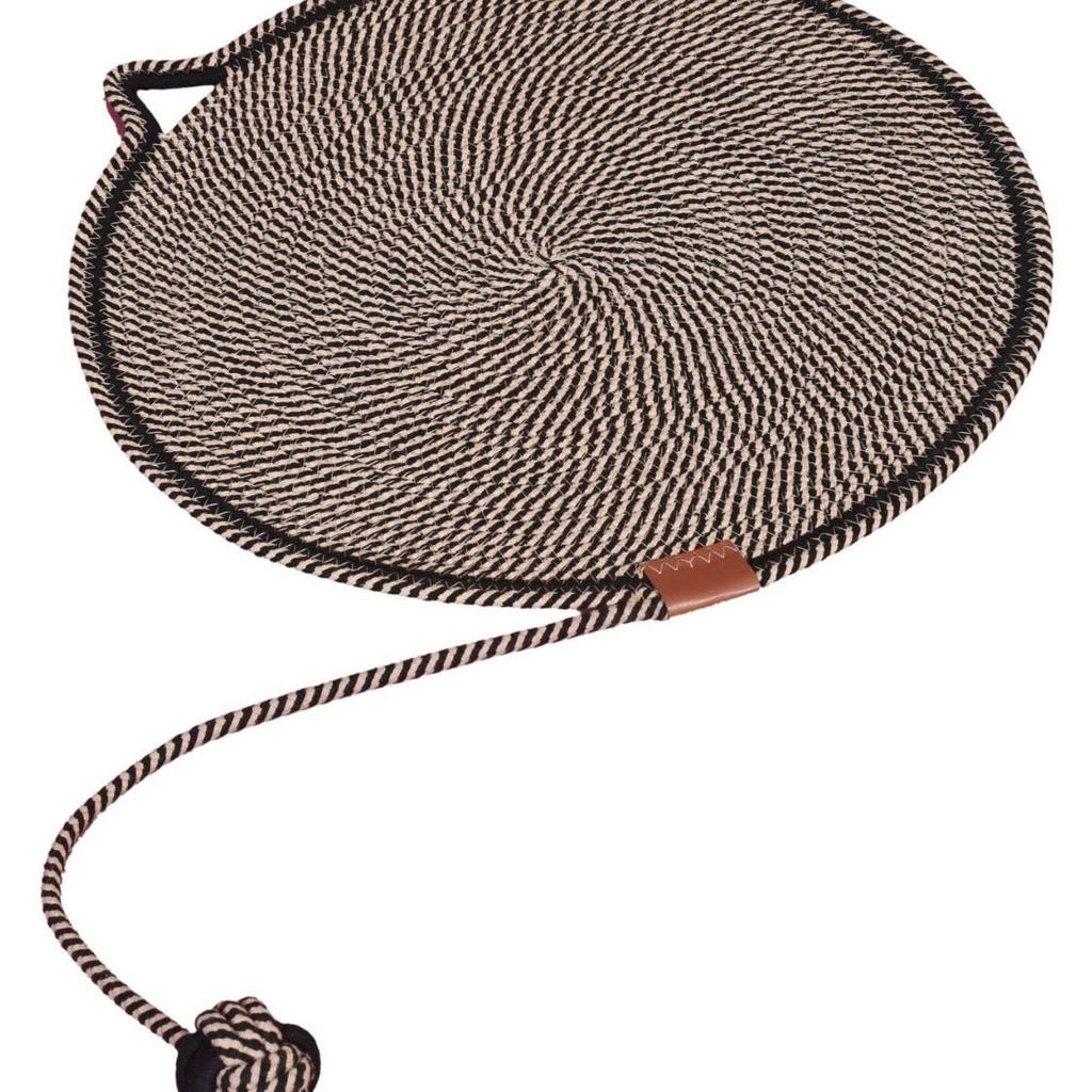 Cat Paw Woven Rope Mat: Self-Entertainment Ball, Washable Scratching Pad, and Sleeping Mat.
