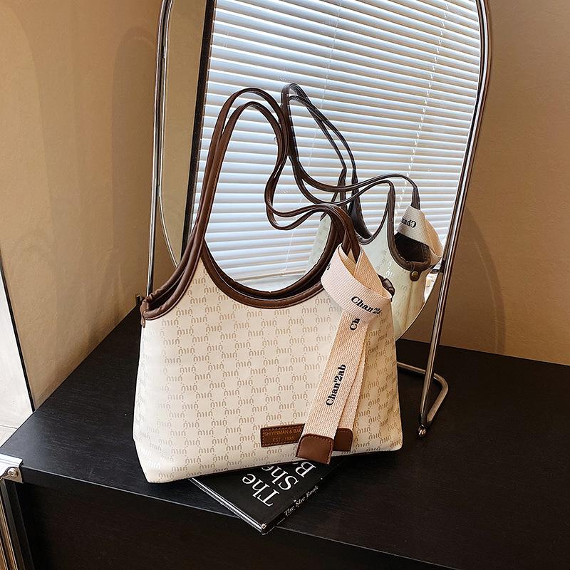 Large-capacity bag women's new fashionable and versatile summer shoulder underarm bag casual commuter tote bag