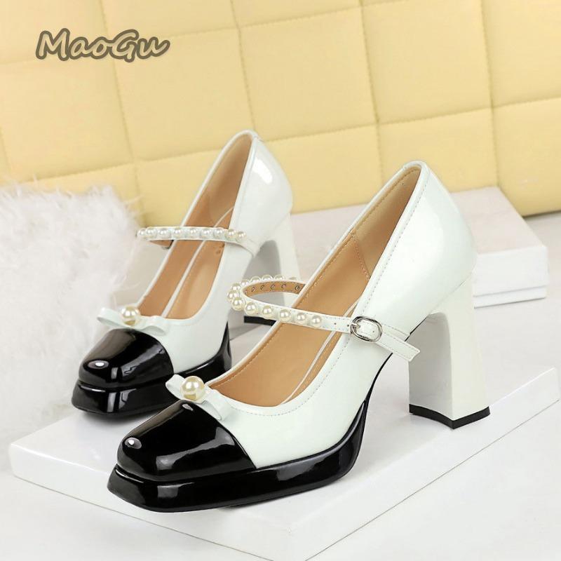 Fashion Luxury Patent Leather Chunky Heeled Mary Jane Shoes Women String Bead Straps Dress Shoes Fashion Platform Buckle Pumps Elegant