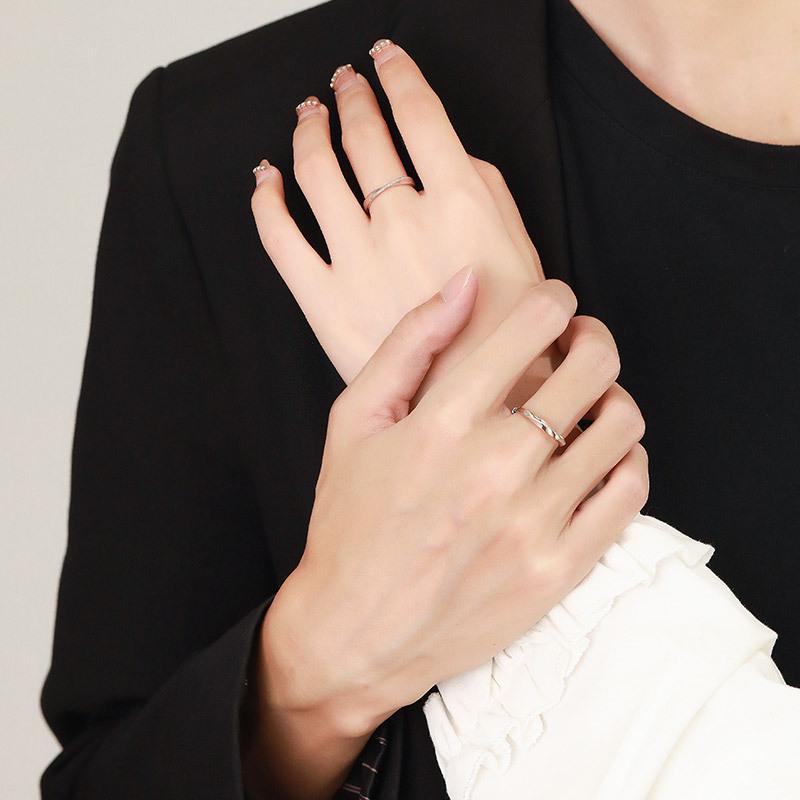 S925 Sterling Silver Möbius Ring: Women's Adjustable Luxury Plain Band Design