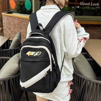 Sacs d'école, garçons et filles, élèves du collège et du lycée, nouvelles tendances, couleurs contrastées, sacs à dos, mode étudiante