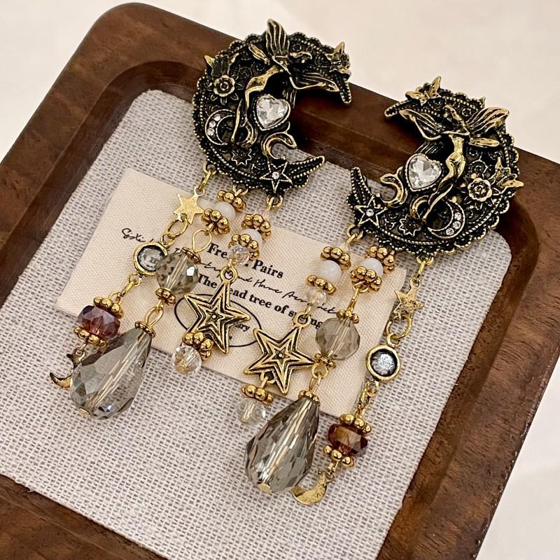 Pendientes de botón Vintage de Luna Dorada con Ángel y Borla de Cristal con Detalles de Esmalte