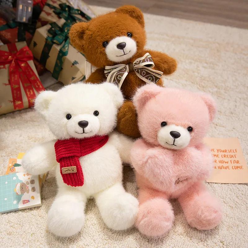 30cm Krásný plyšový medvídek Kawaii medvídek držící srdce Roztomilý medvídek se šálou a motýlkem Vycpané měkké zvířátko polštář Valentýnský dárek