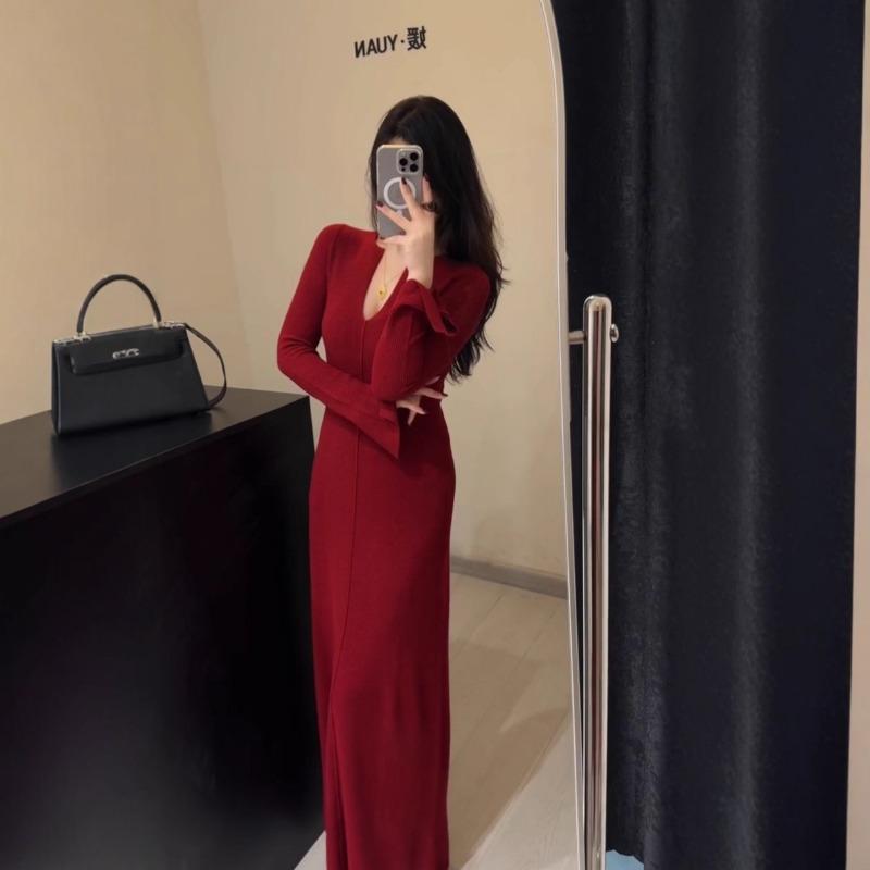 Minimalist Early Autumn Fashion Wear with Red V-neck Knitted Dress Slim Temperament with Coat Dress