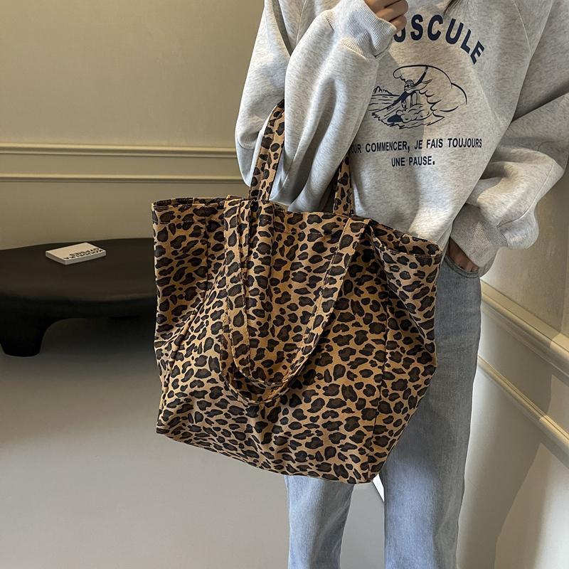 Сумка-тоут с леопардовым принтом — фото 5