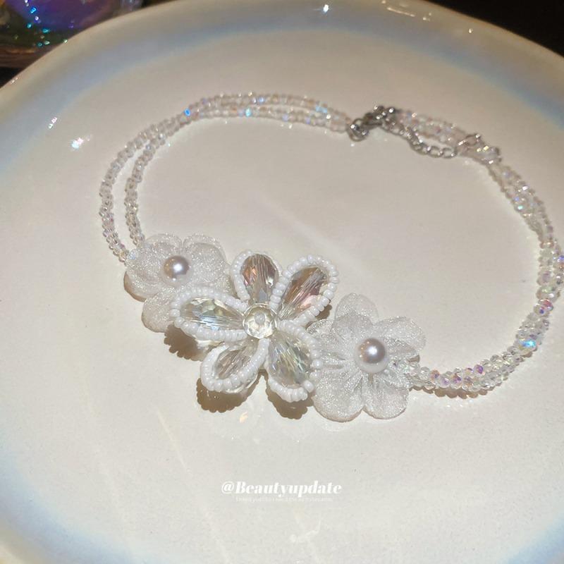 Stainless steel crystal beaded flower necklace elegant niche temperament versatile collarbone chain light luxury high-end sense necklace jewelry women