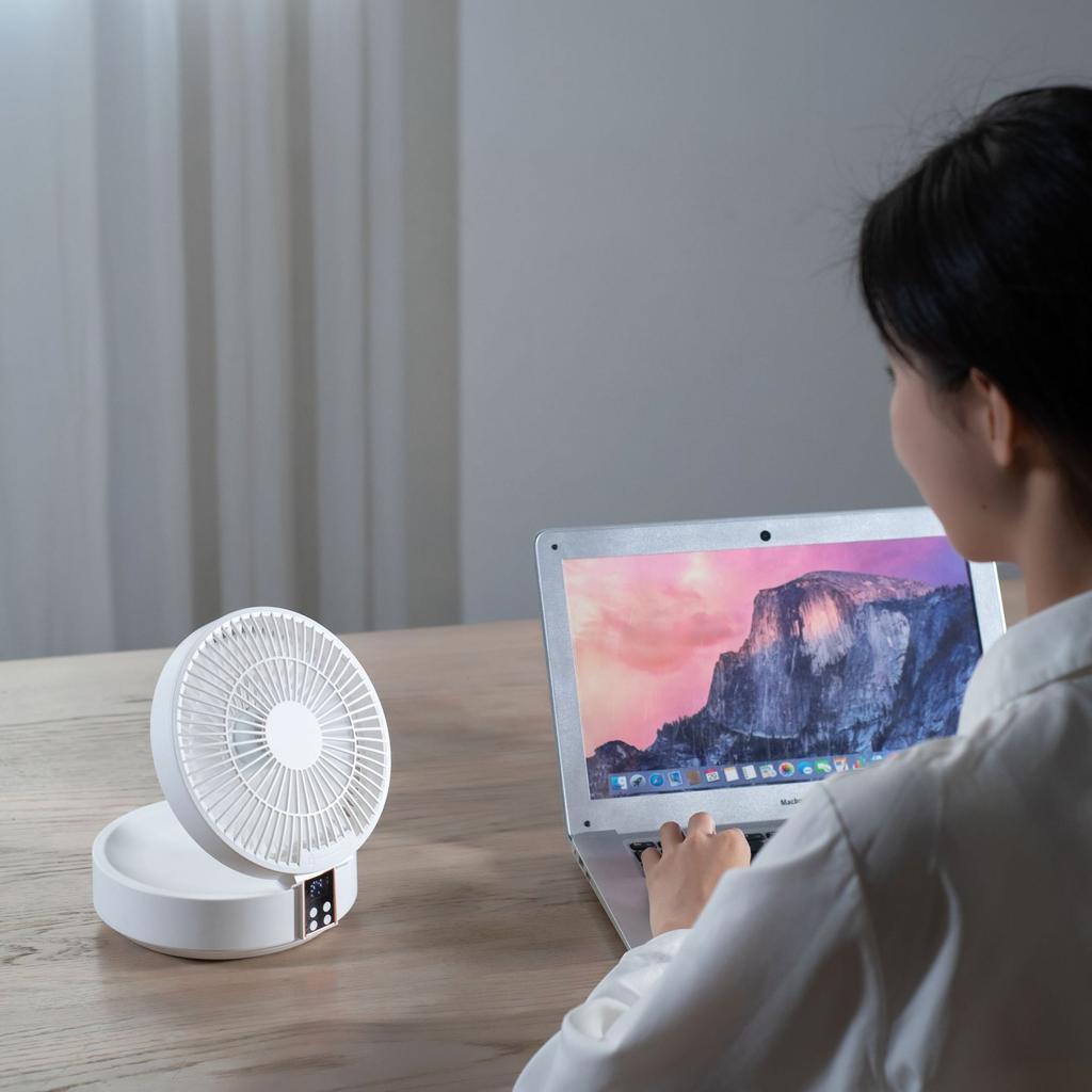 Remote-controlled USB Desktop Air Cooler with Timer and Night Light Functions Foldable 120° Automatic Rotation 3-Speed Fan