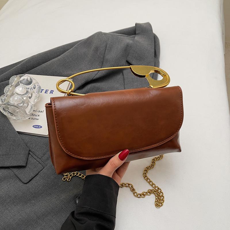 

Новая креативная персонализированная нишевая женская сумка-мессенджер на плечо с цепочкой коричневый