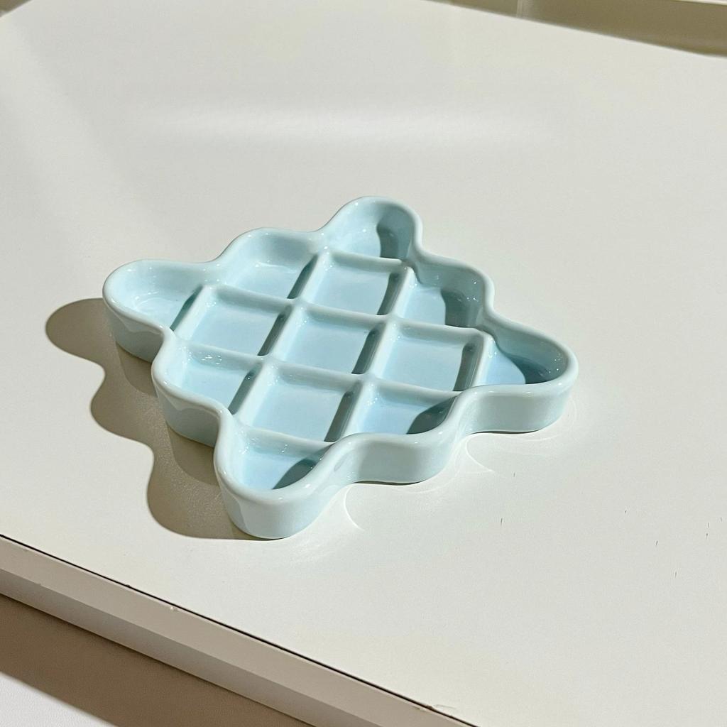 Creative Ceramic Dopamine Pet Canned Licking Plate Prevent Choking Dog Food Pot Prevent Black Chin Cat Slow Food Plate