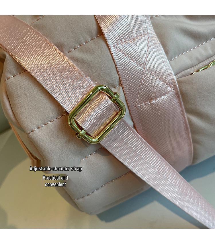 Large-Capacity Quilted Plaid Travel Bag for Outings and Sports